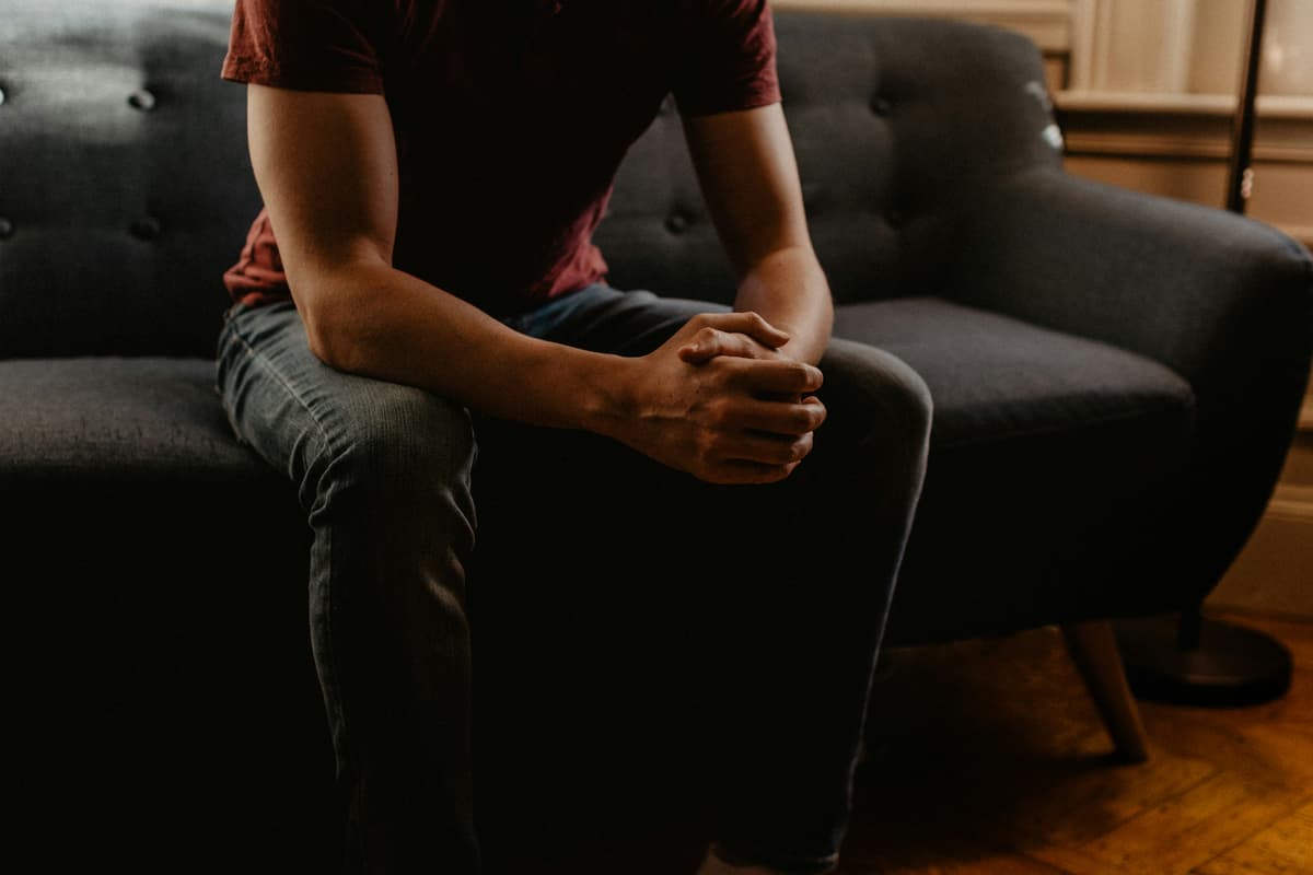 A calm one-on-one therapy conversation.
